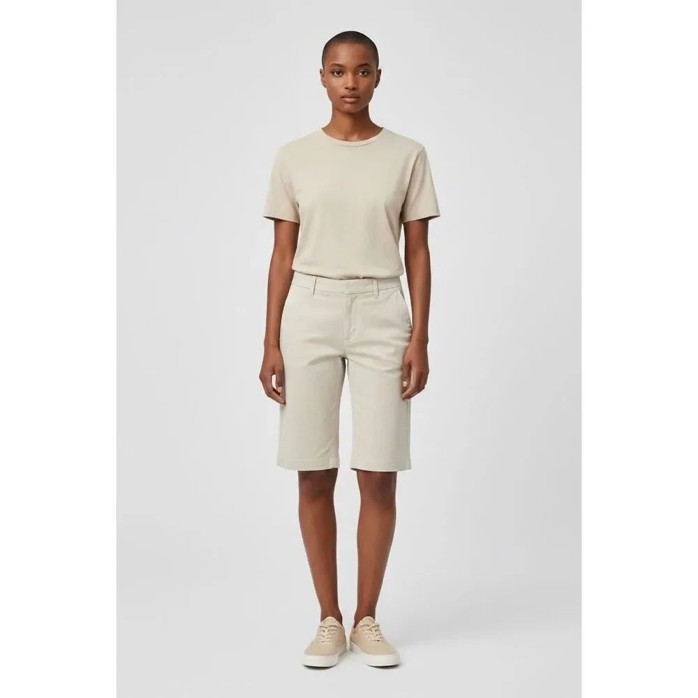 Vince Coin Pocket Bermuda Shorts in Off White NWT Size 00